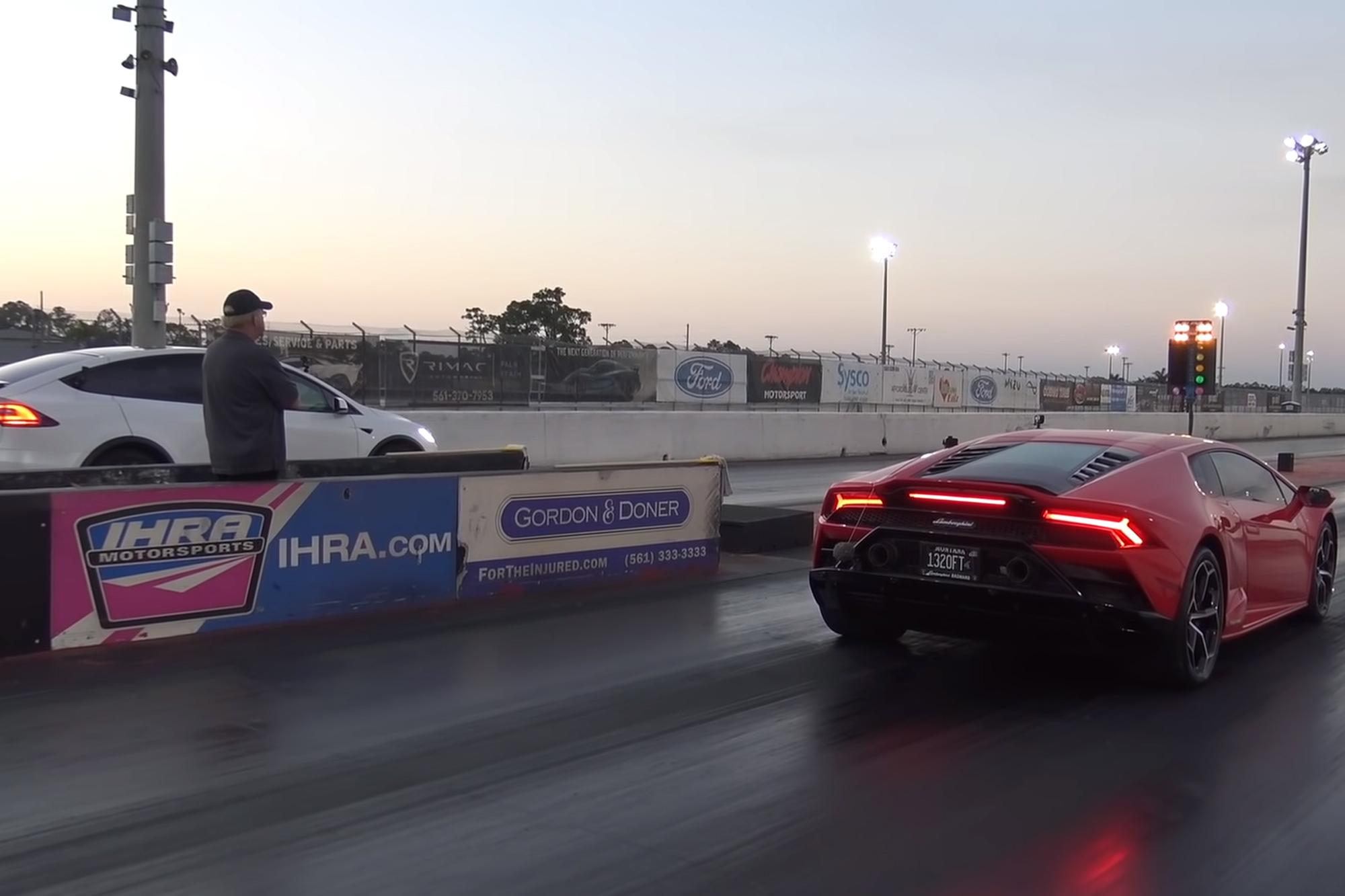 Lamborghini Huracan Evo Vs Tesla Model X Plaid