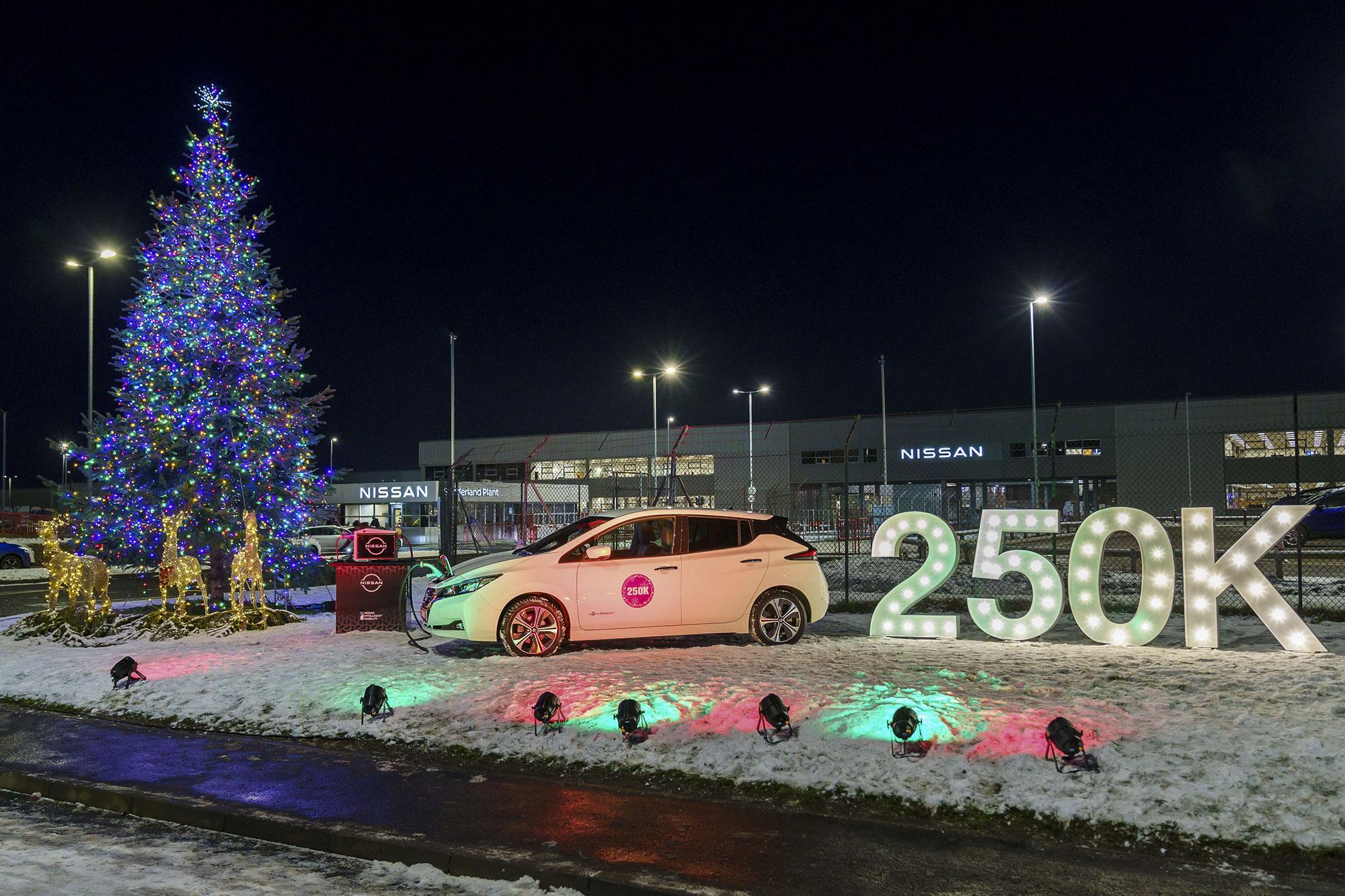 Το Nissan Leaf ανάβει το Χριστουγεννιάτικο δέντρο