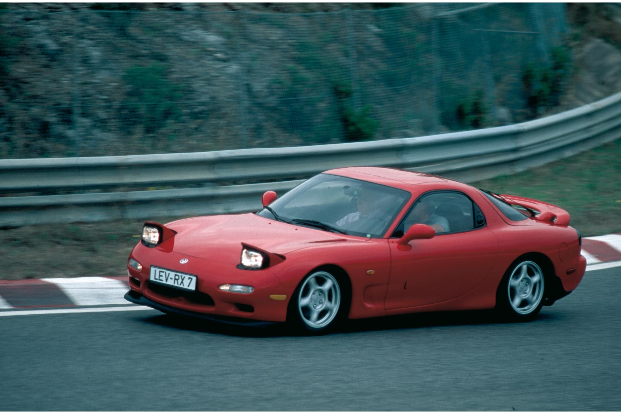 Mazda RX-7: Επαναπροσδιορίζοντας την οδηγική απόλαυση.