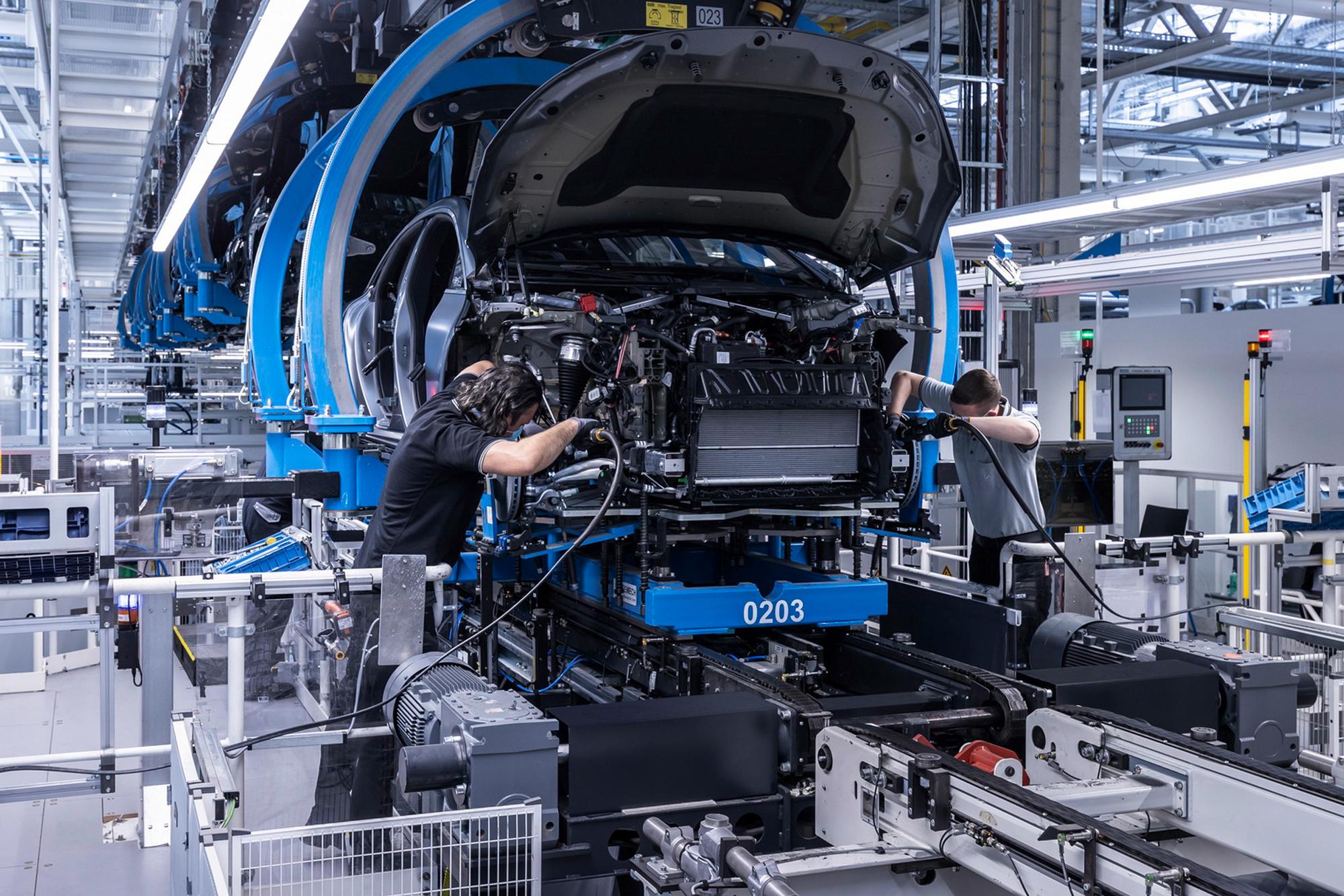 Ετοιμάζει γραμμές παραγωγής ηλεκτρικών αυτοκινήτων η Mercedes-Benz