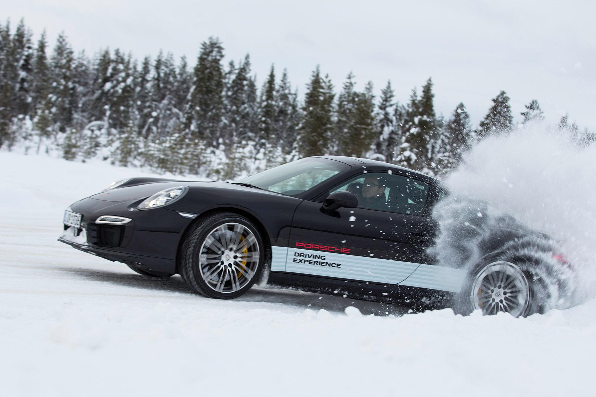 Η Porsche 911 ST σε χειμερινές δοκιμές
