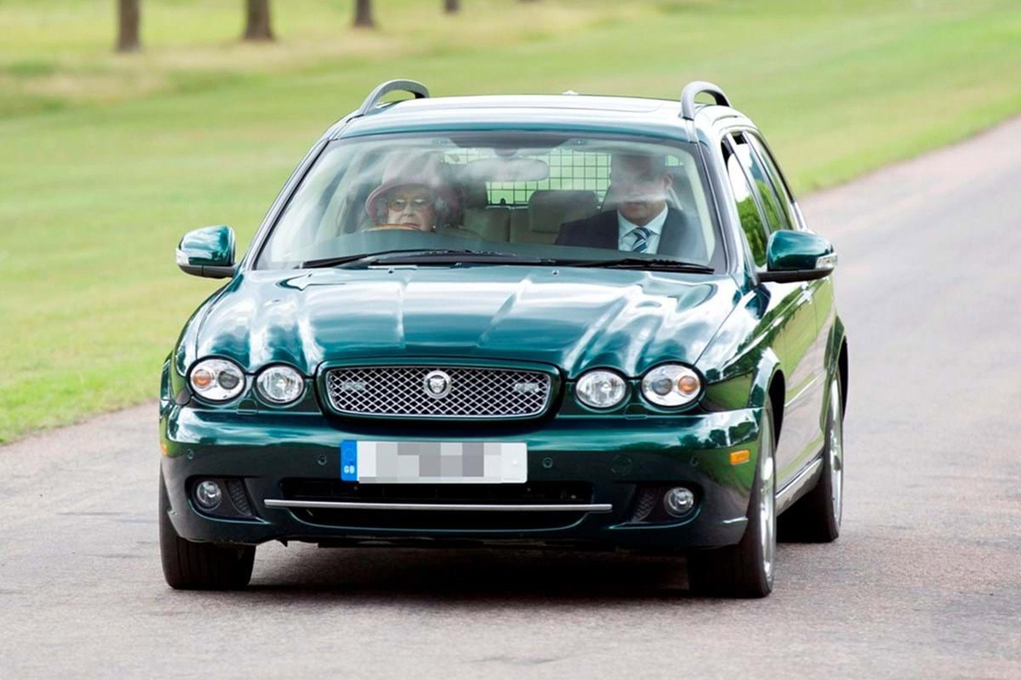 Η αγαπημένη Jaguar της Βασίλισσας Ελισάβετ βγαίνει σε δημοπρασία