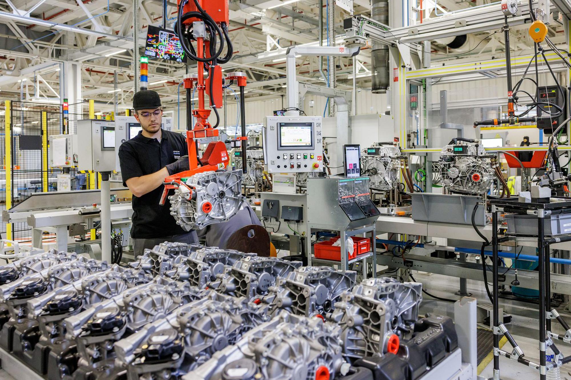Renault: Εγκαινιάζει γραμμή παραγωγής ηλεκτροκινητήρων