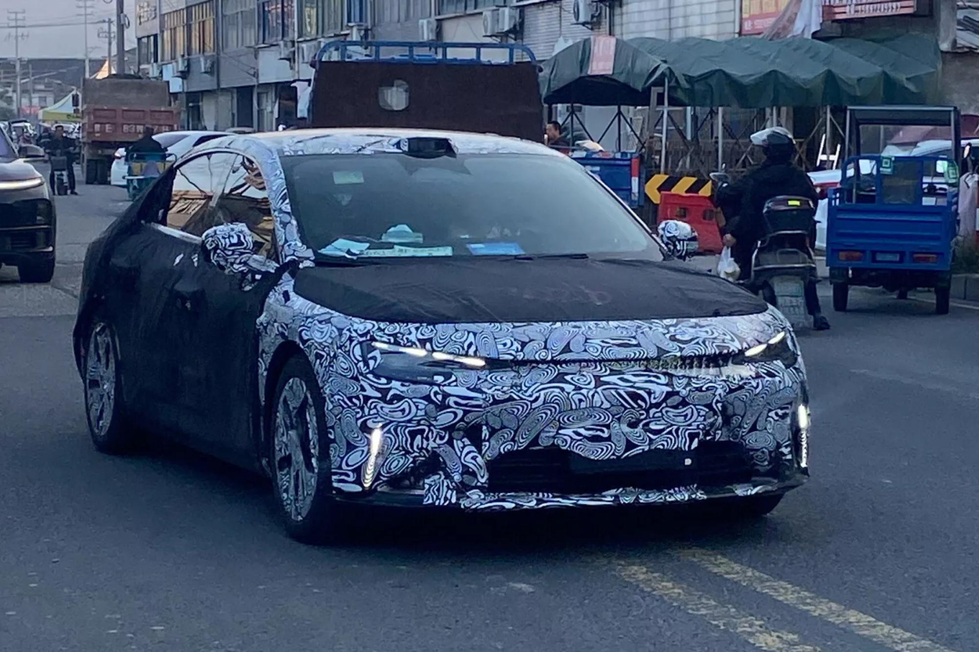 H Smart ετοιμάζει το πρώτο της sedan, το #6