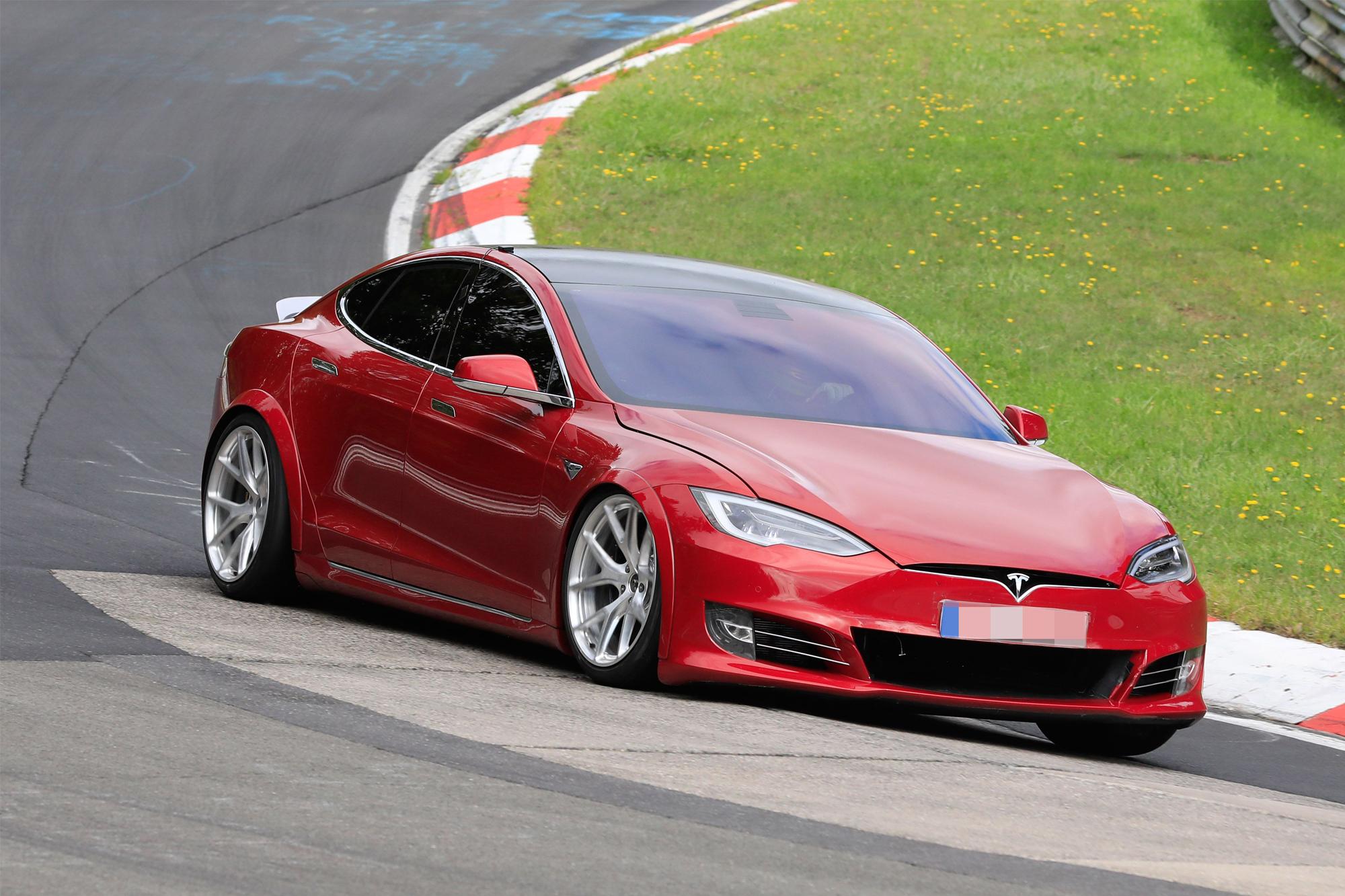 Το Tesla Model S Plaid σημειώνει νέο ρεκόρ στην πίστα του Nurburgring για τα EV παραγωγής