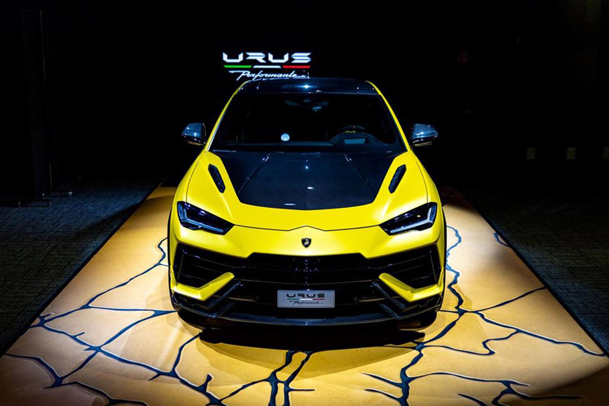 Η Lamborghini Urus Performante παρουσιάζεται στους πελάτες