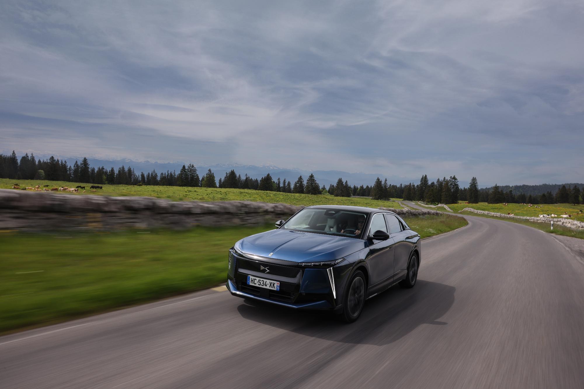 H DS Automobiles δεν απορρίπτει την ιδέα ενός θερμικού No8