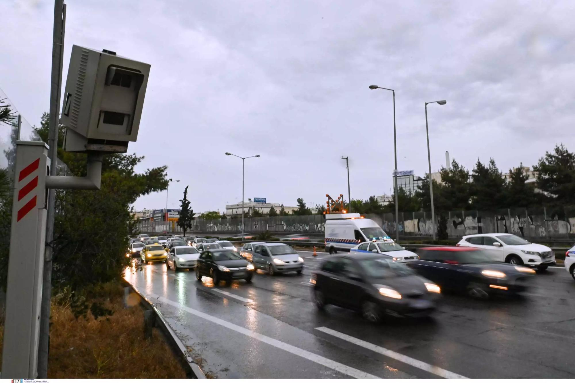 Τέλος στις παραβιάσεις του κόκκινου, έρχονται 388 κάμερες στην Αττική