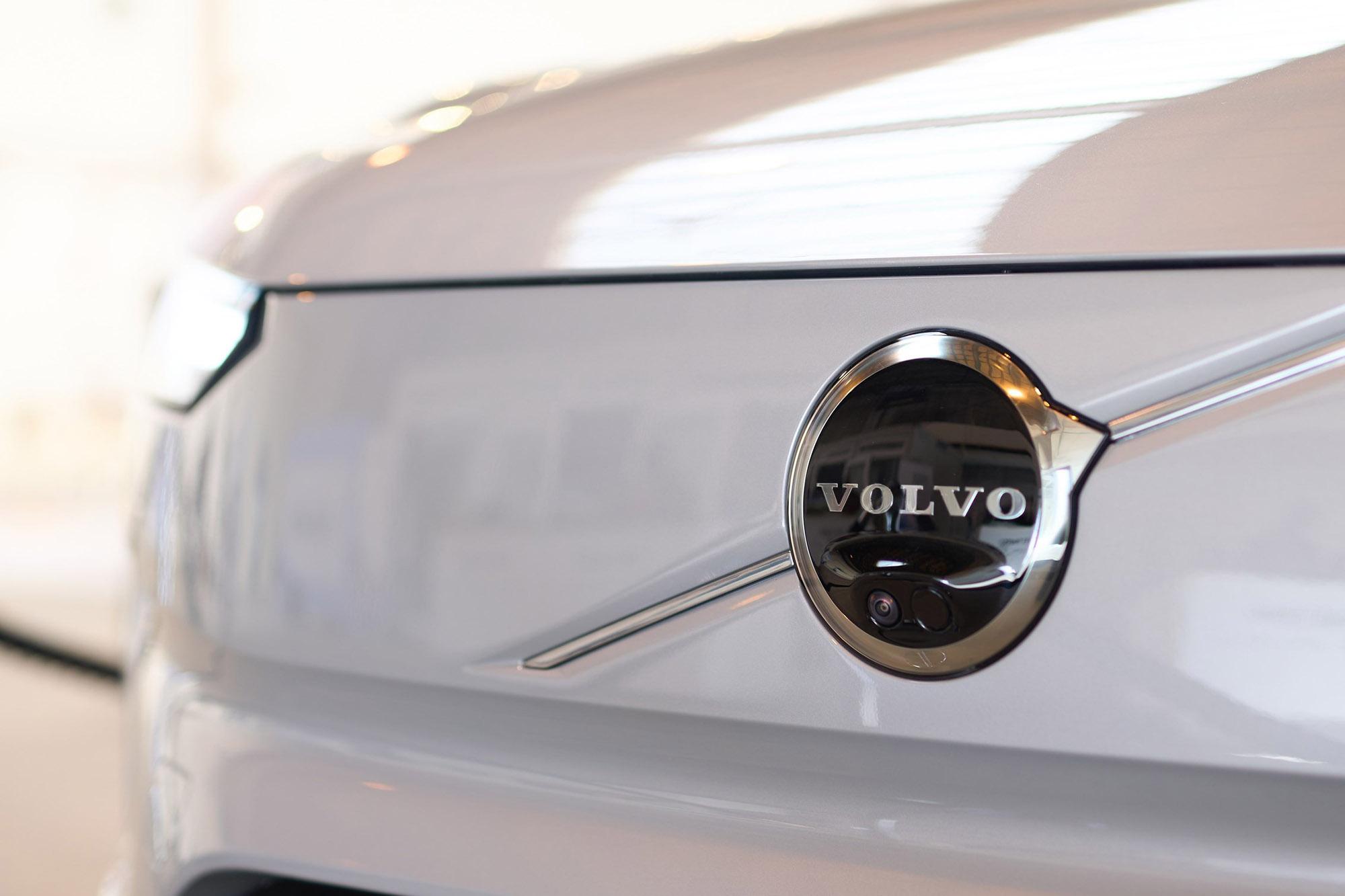 Η Volvo παραδίδει ηλεκτρικά φορτηγά με χάλυβα χωρίς ορυκτά