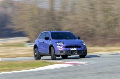 H Abarth παρουσίασε το νέο 600e σε δύο εκδόσεις