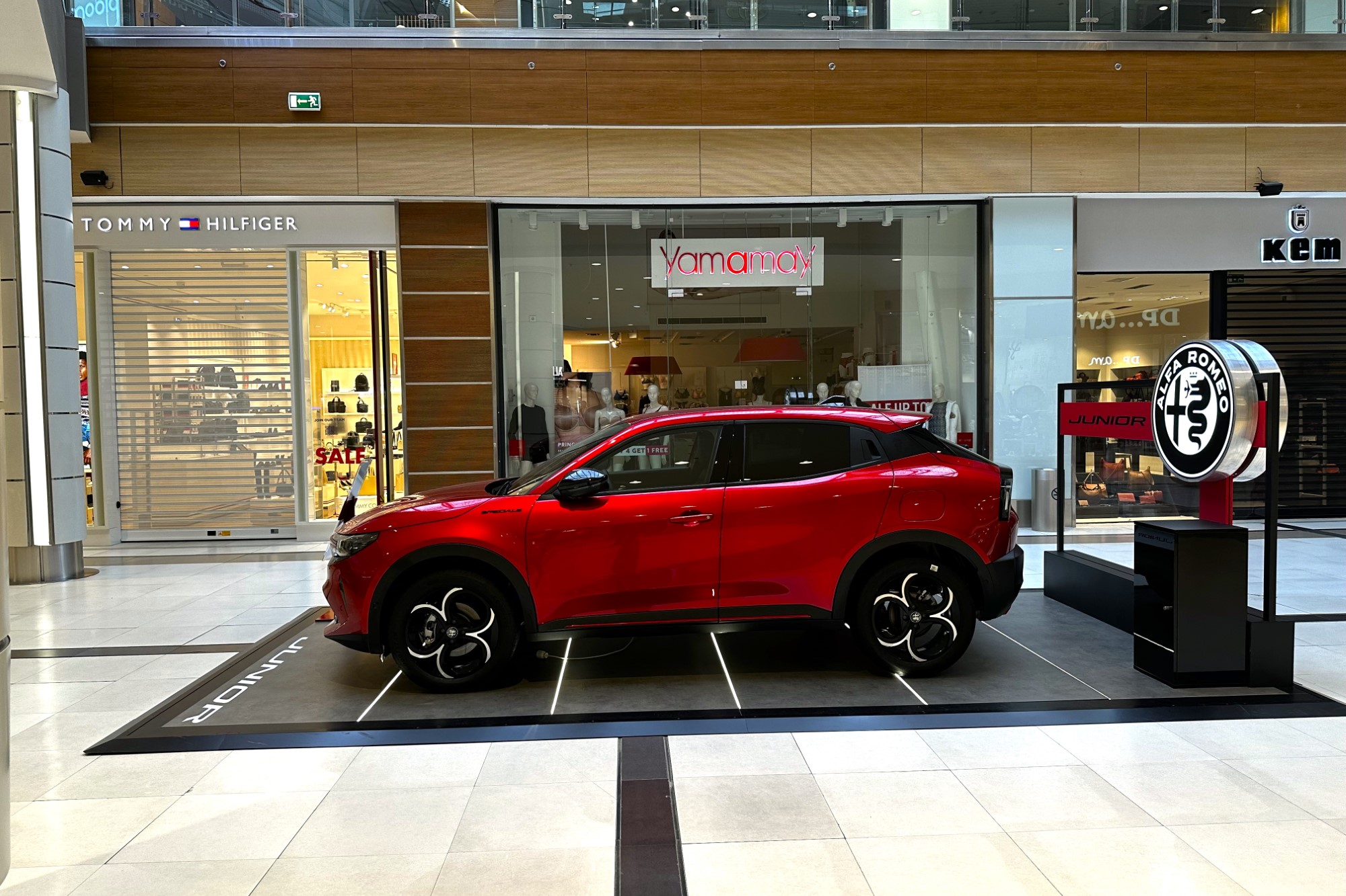 Η ολοκαίνουργια Alfa Romeo Junior στο “The Mall Athens”