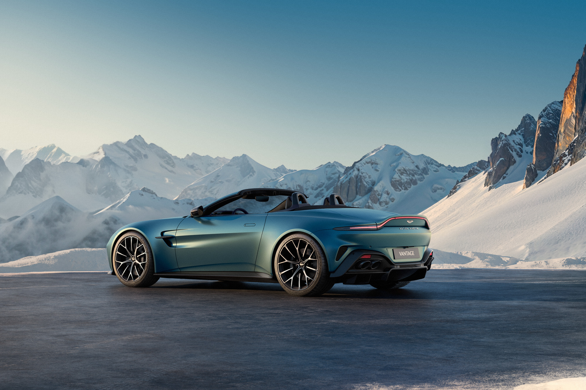 Πρεμιέρα για την νέα Aston Martin Vantage Roadster