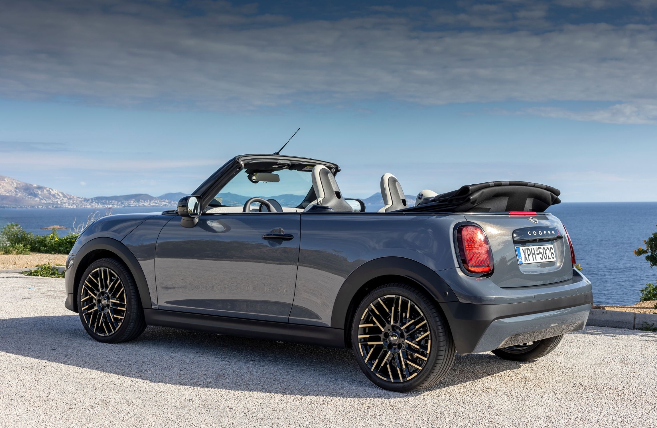 Στην Ελλάδα η BMW Σειρά 2 Gran Coupé και το MINI Cooper Cabrio