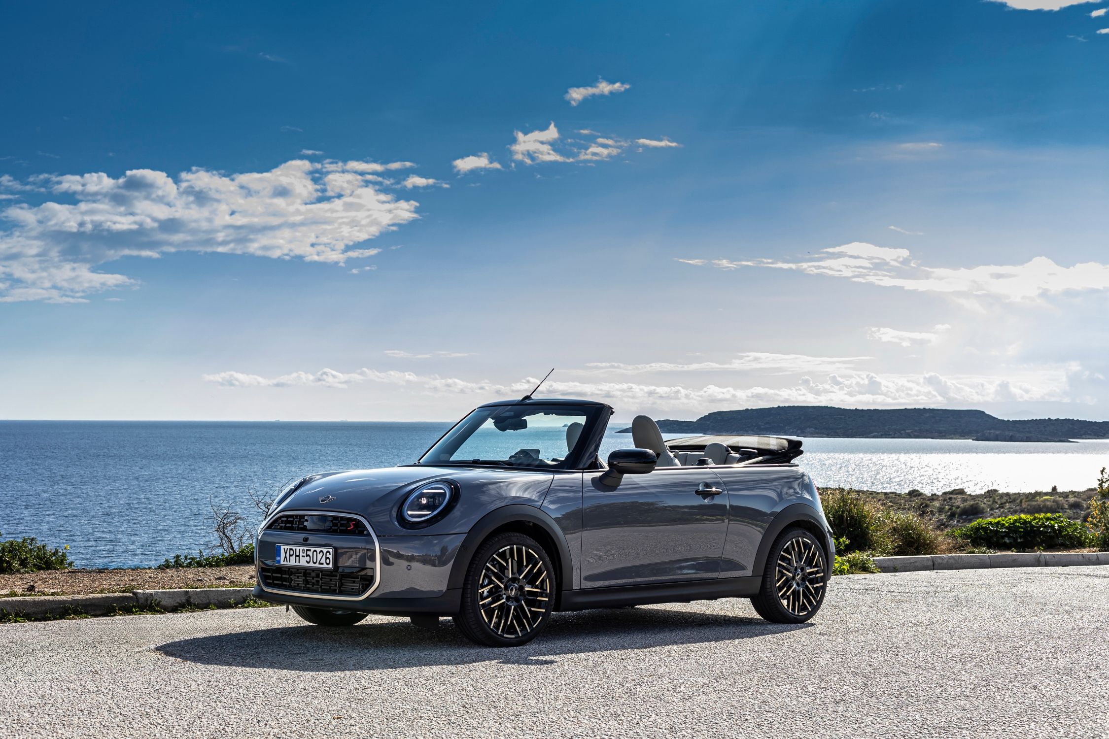 Στην Ελλάδα η BMW Σειρά 2 Gran Coupé και το MINI Cooper Cabrio