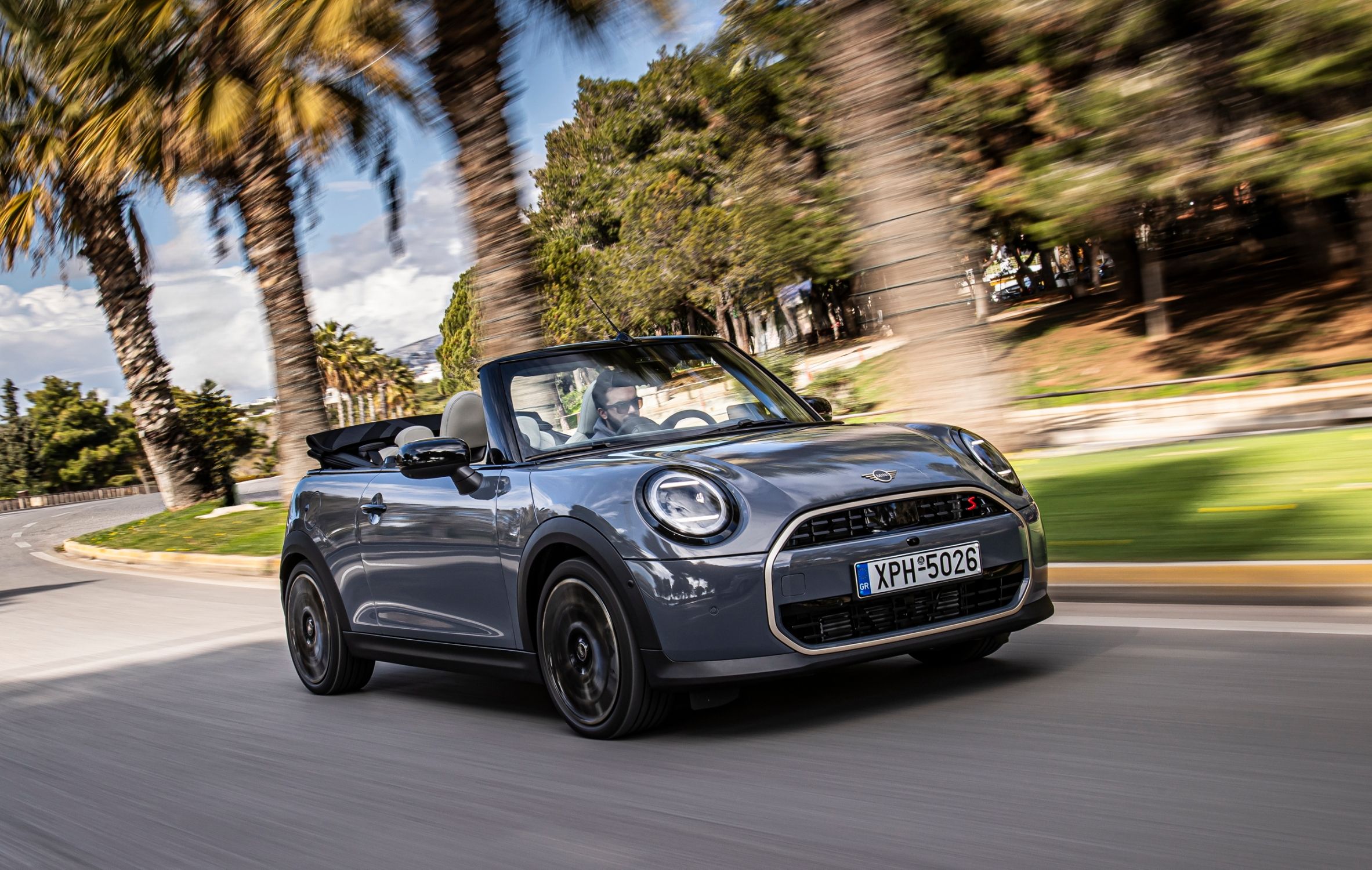 Στην Ελλάδα η BMW Σειρά 2 Gran Coupé και το MINI Cooper Cabrio