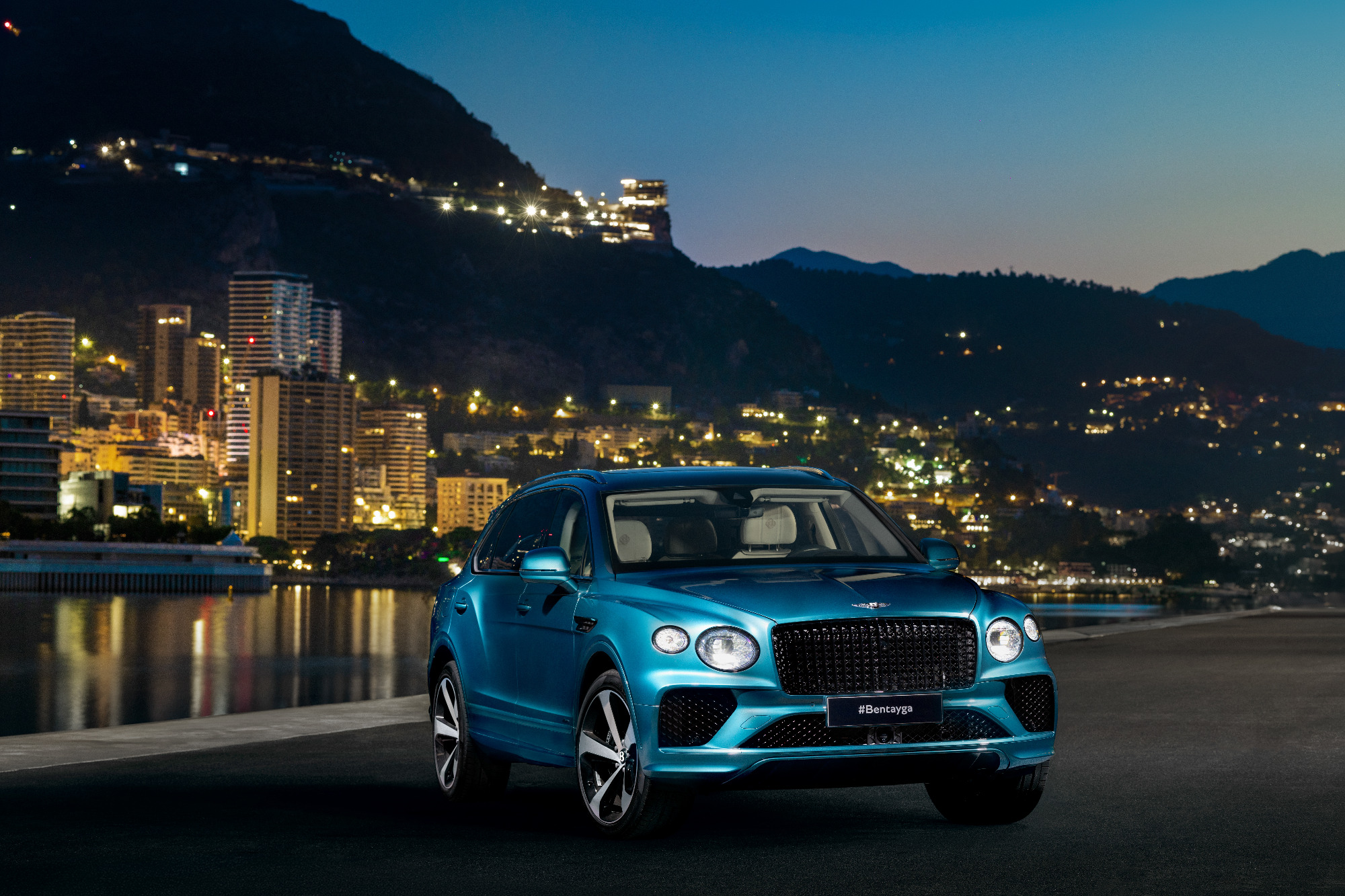 Αποκλειστικά στην Ευρώπη η Bentley Bentayga EWB Azure Riviera Collection