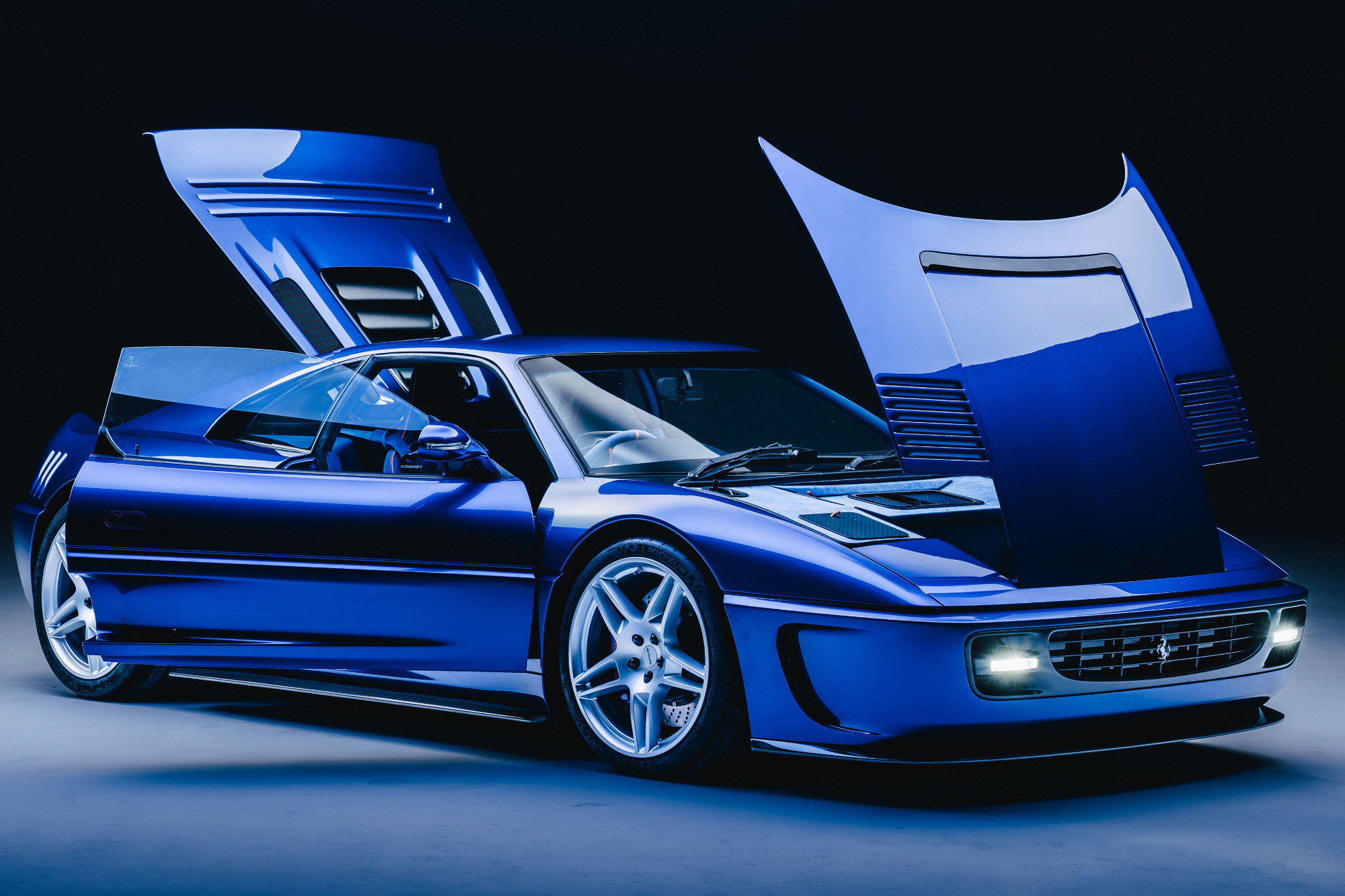 H Evoluto Automobili έκανε restomod την Ferrari F355