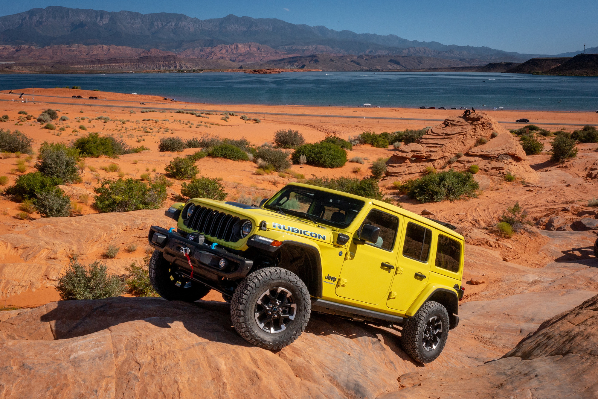 To Jeep Wrangler παίρνει «διαζύγιο» από το αυτόματο κιβώτιο οχτώ σχέσεων