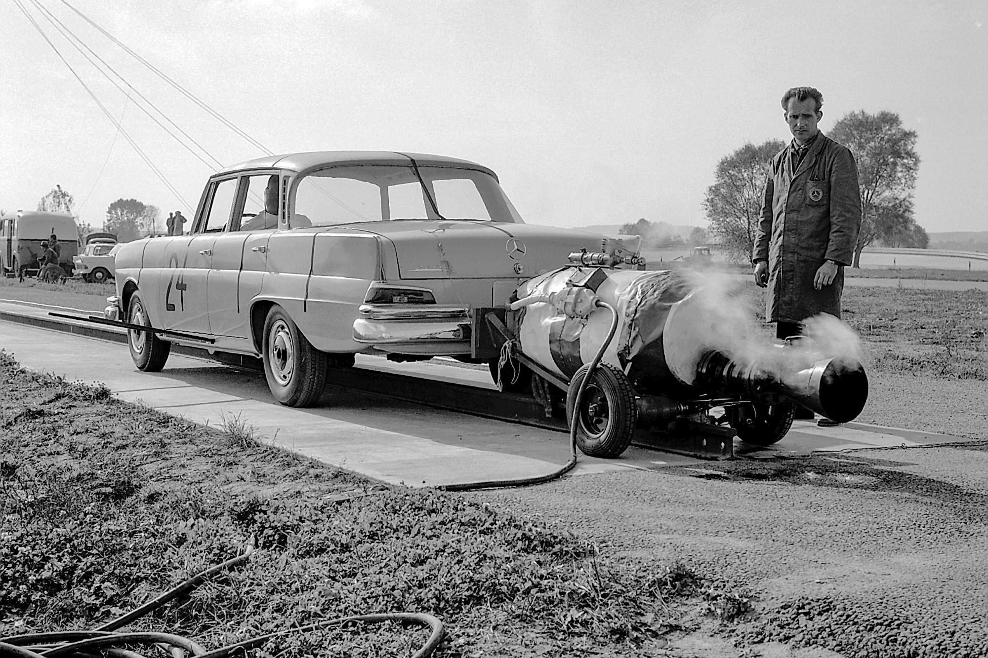 Σαν σήμερα: 65 χρόνια από το πρώτο crash-test της Mercedes-Benz