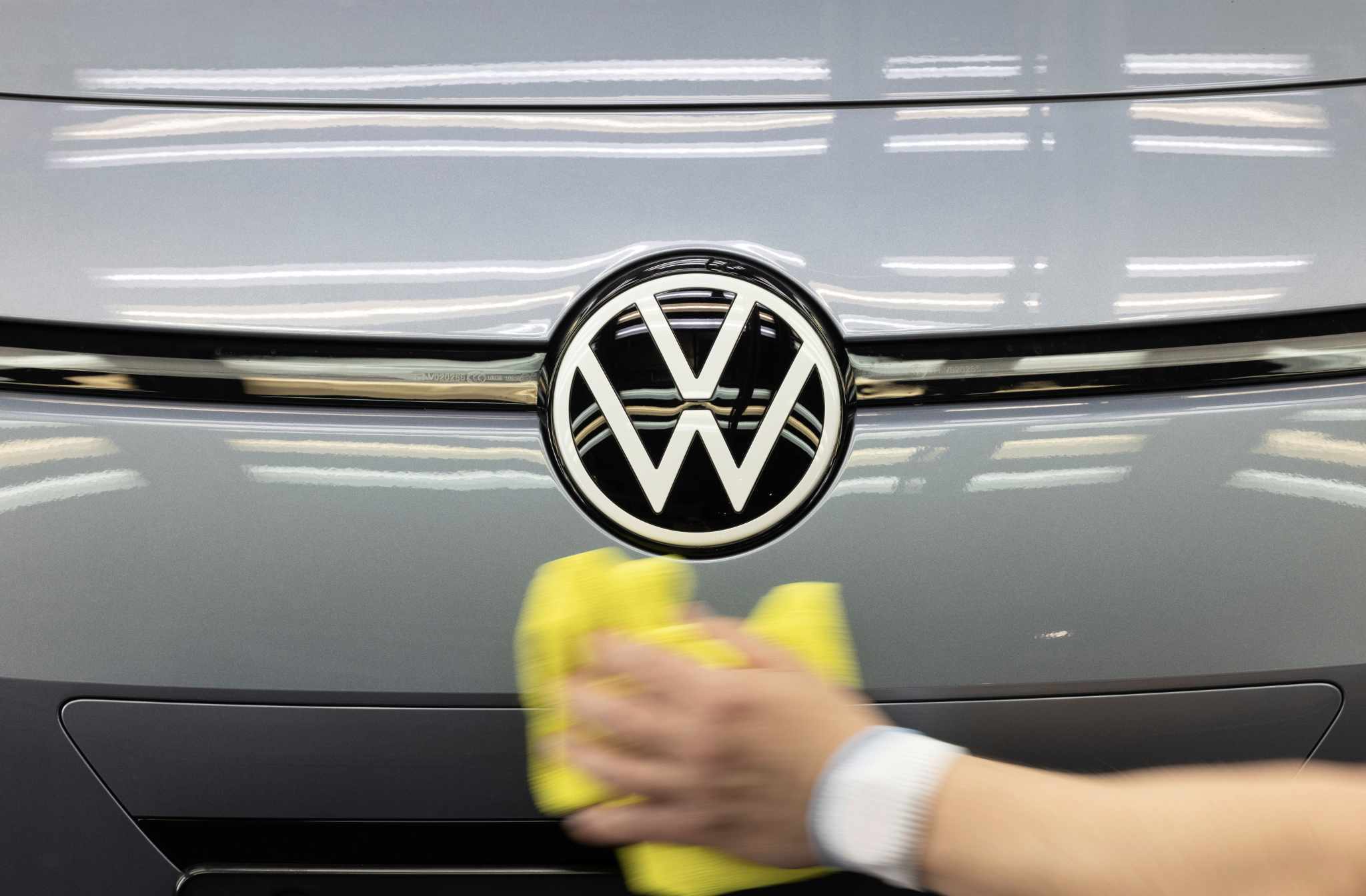 H Volkswagen εξετάζει να κλείσει δύο εργοστάσιά της στην Γερμανία